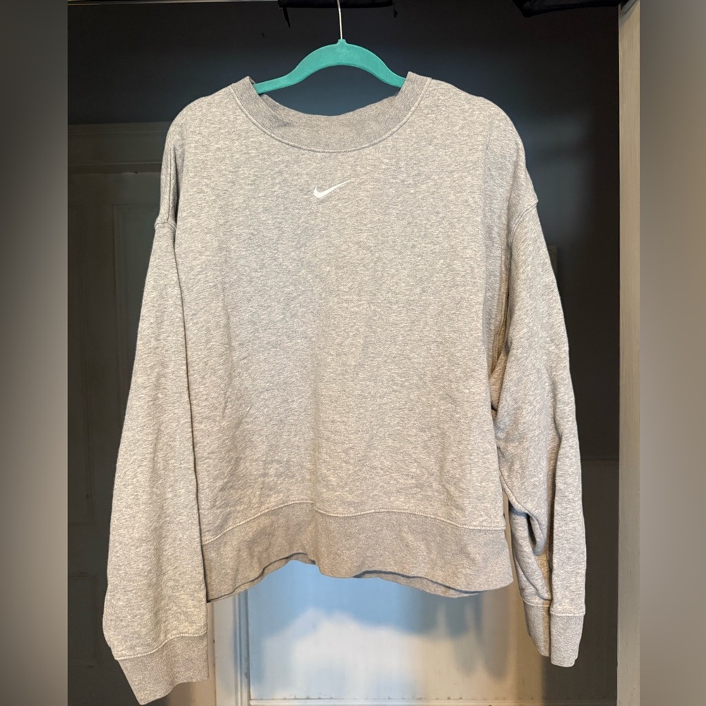Nike Heather Gray Sweatshirt